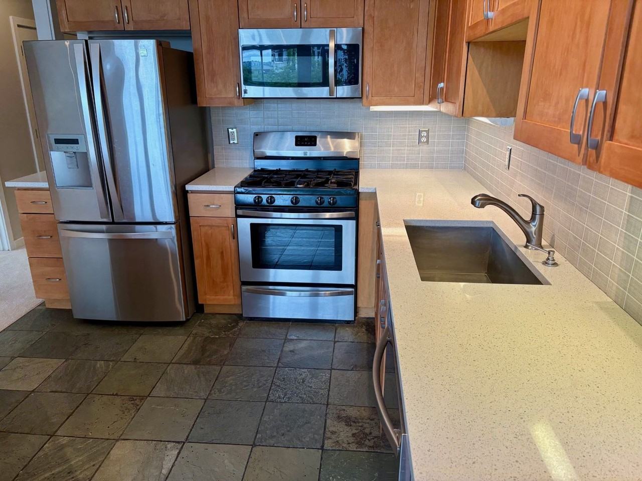 303 E Pike St #402 - Photo 7 of 15