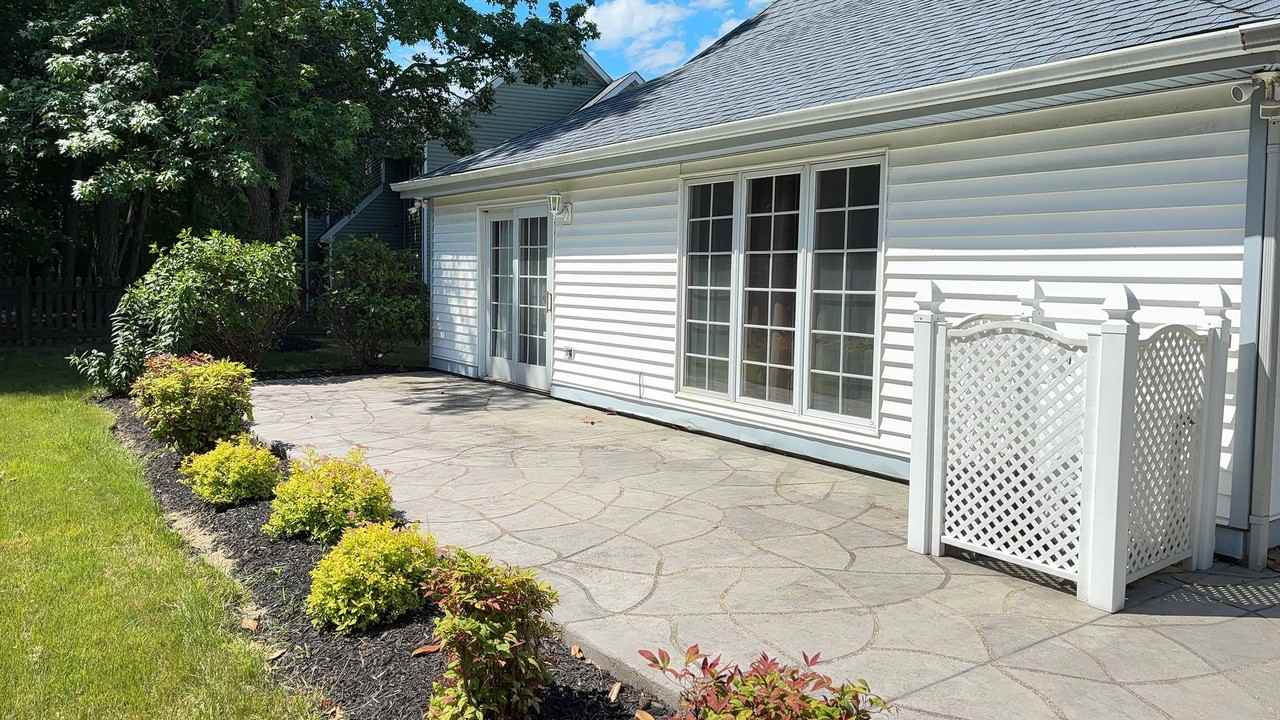 48145 Mayflower Dr - Photo 2 of 16