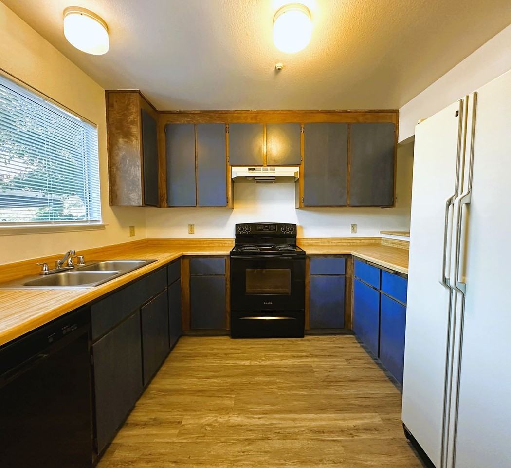 1358 Parkway Dr - Photo 6 of 21