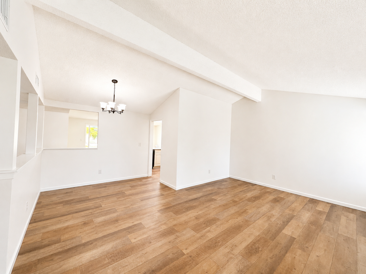 28189 Oaklar Dr - Photo 2 of 10