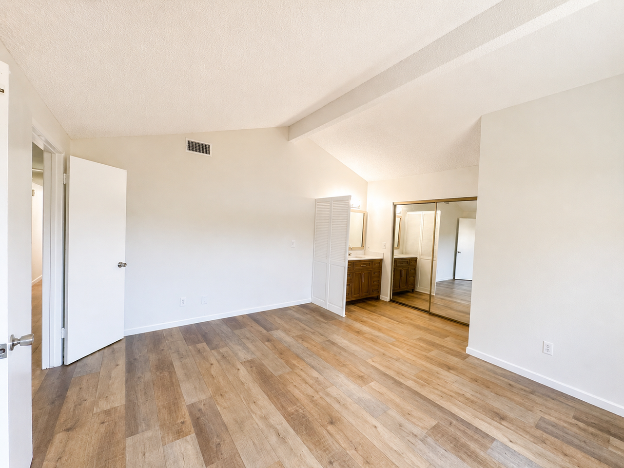 28189 Oaklar Dr - Photo 6 of 10