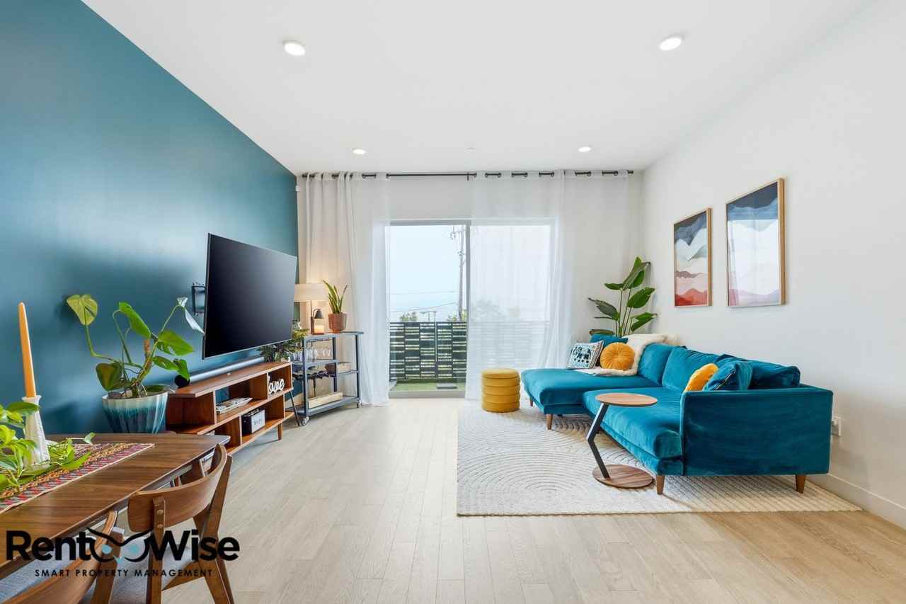 594 Hudson Ave - Photo 3 of 35