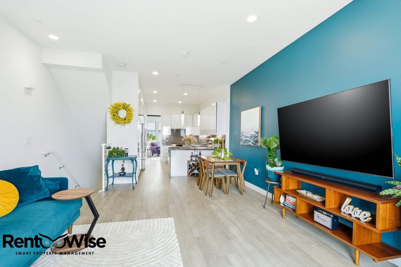 594 Hudson Ave - Photo 5 of 35