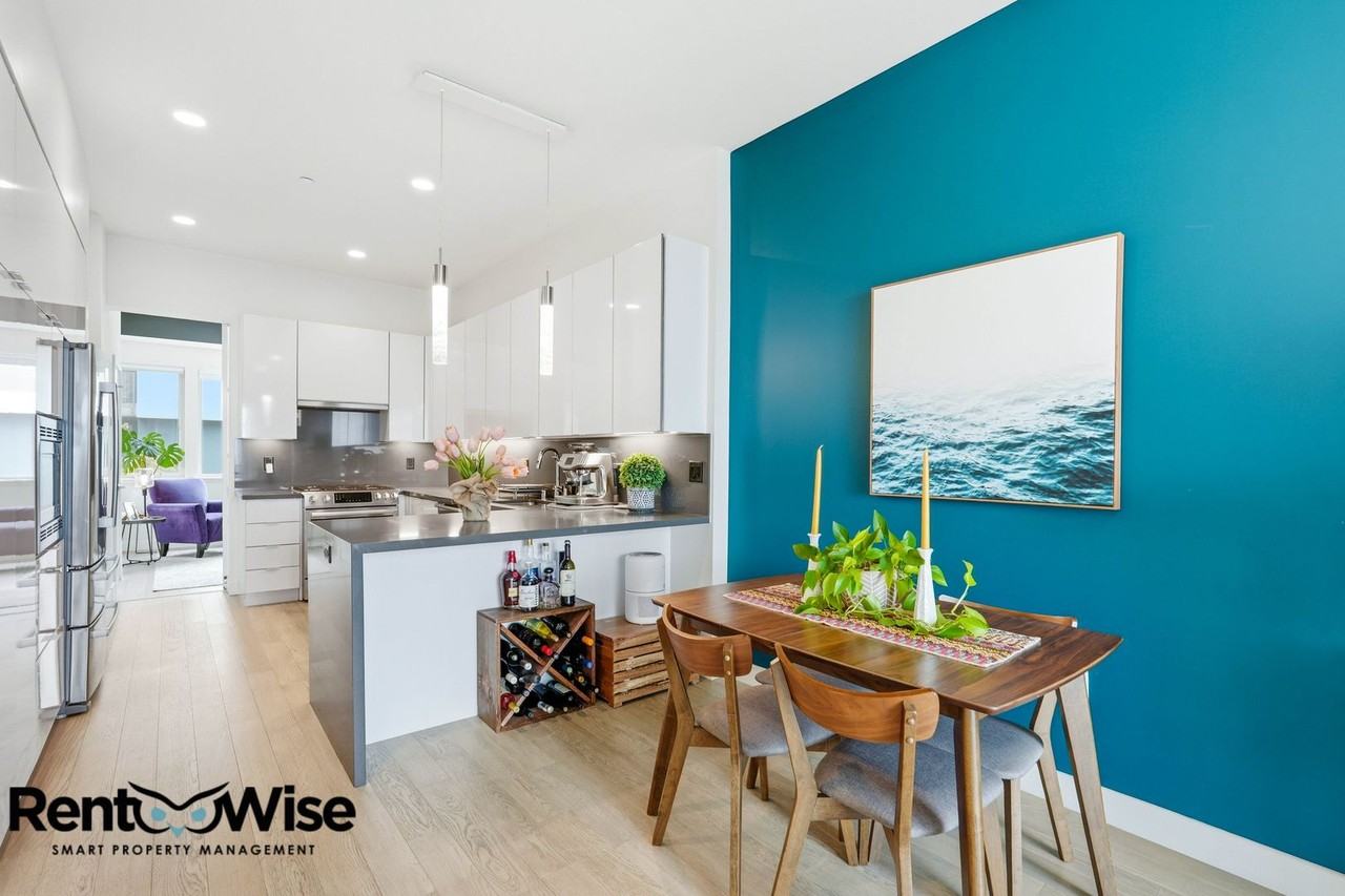 594 Hudson Ave - Photo 7 of 35