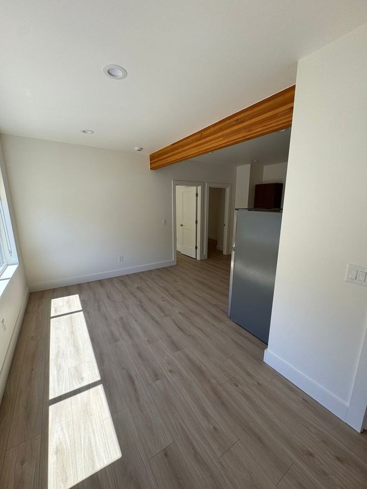 2809 Se Washington St - Photo 3 of 22