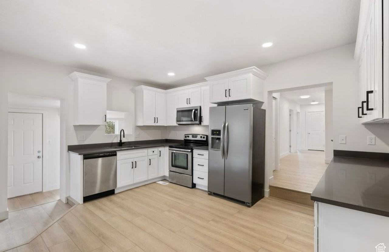 2085 N 900 W - Photo 4 of 34