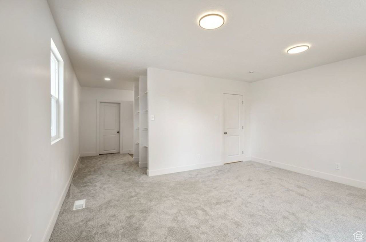 2085 N 900 W - Photo 6 of 34