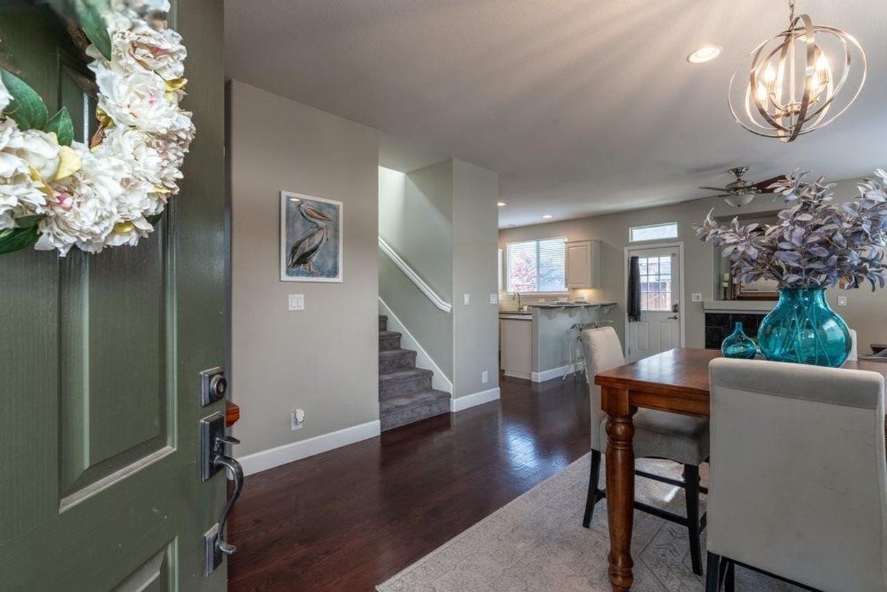 7 Sanderling Ct - Photo 3 of 33