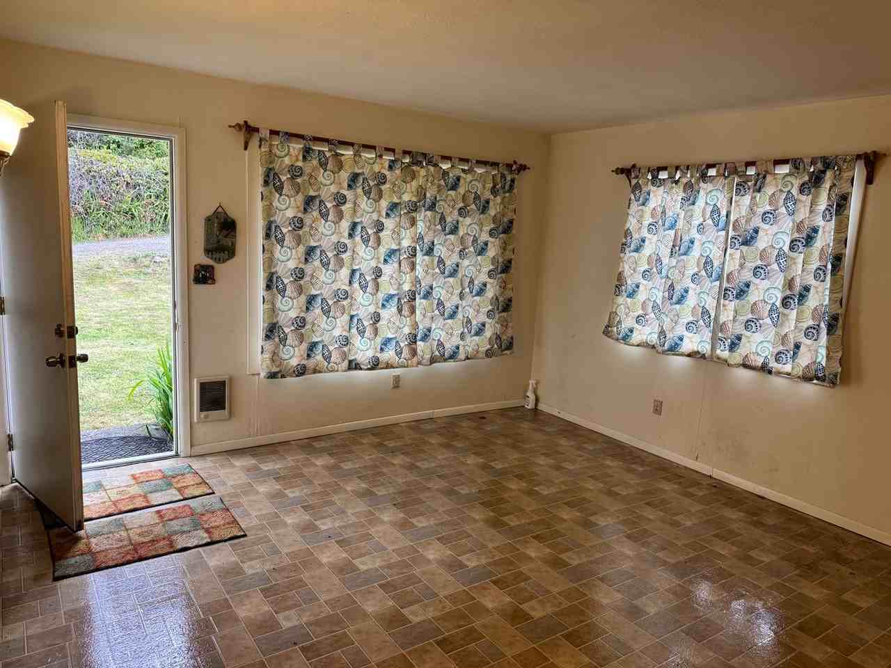 7235 Holiday Ave - Photo 5 of 9