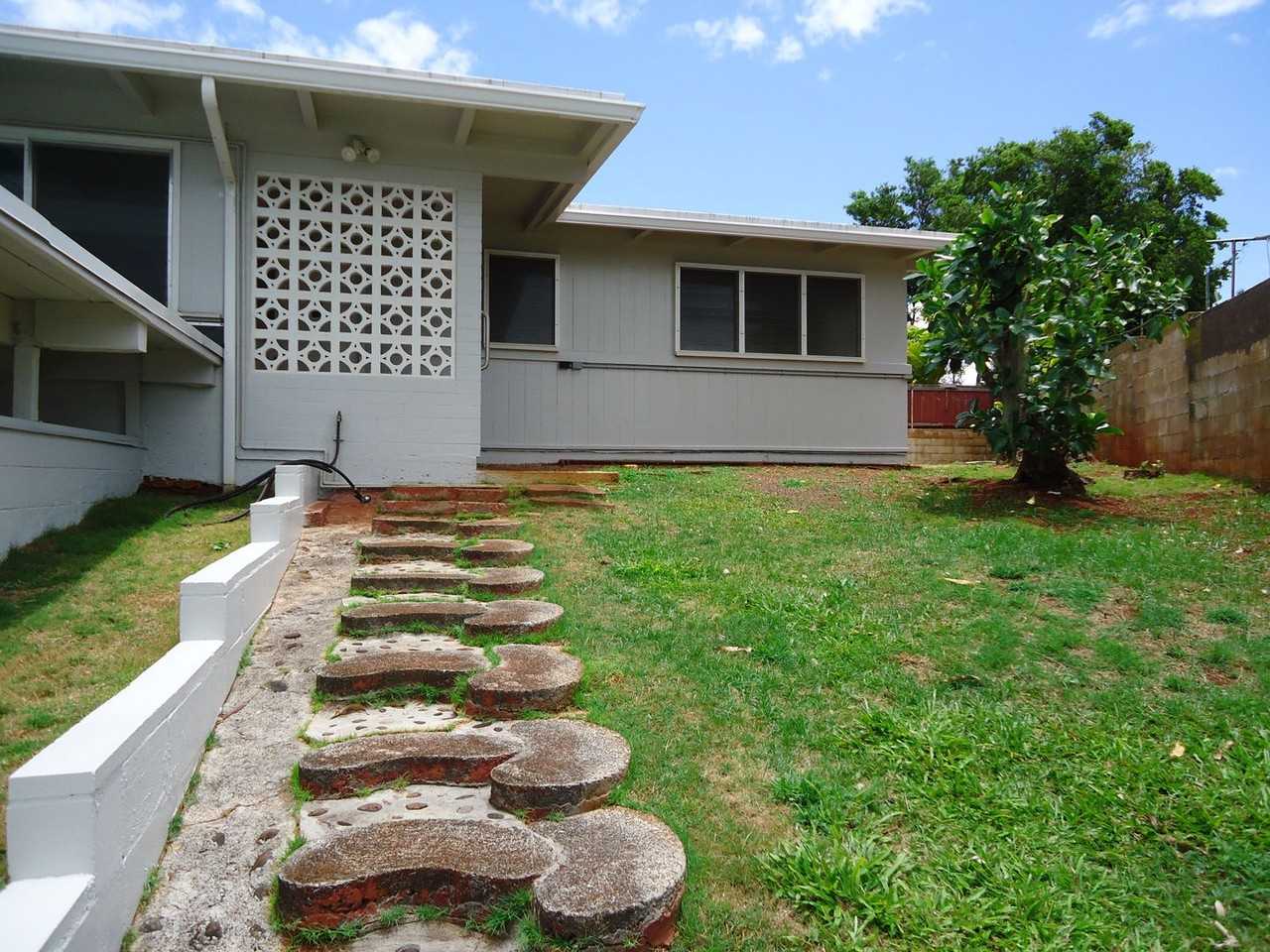 1595 Hoomoana Pl - Photo 2 of 24