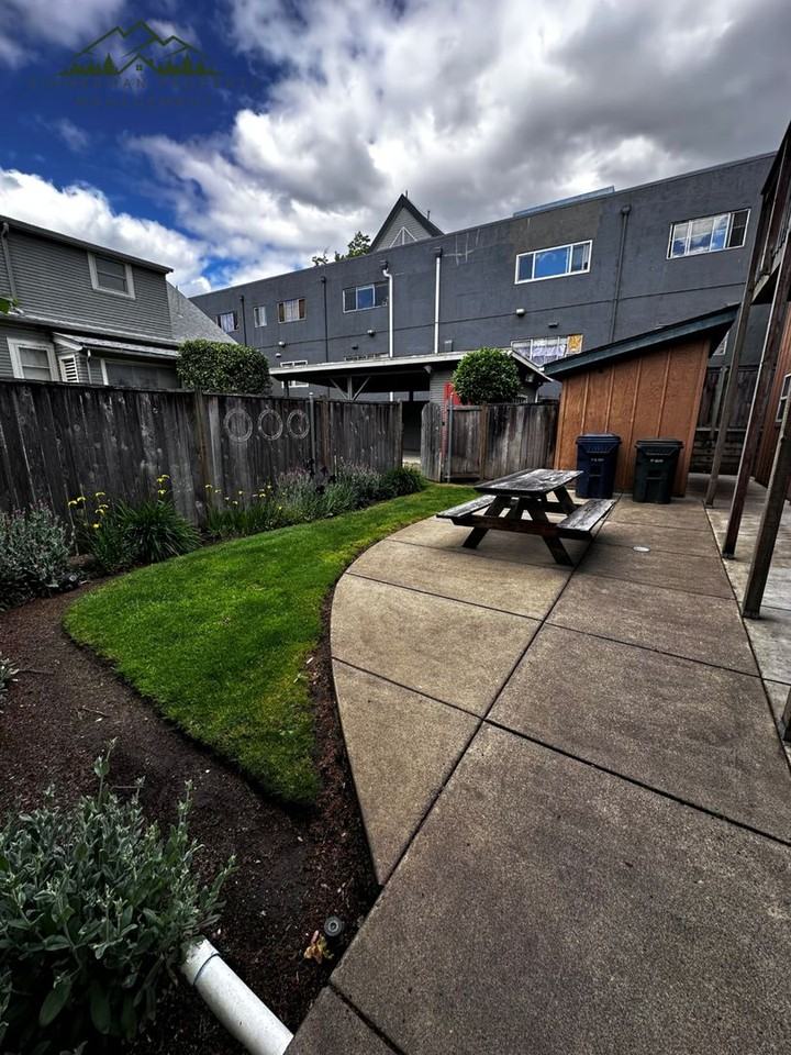 736 E 18th Ave - Photo 4 of 7