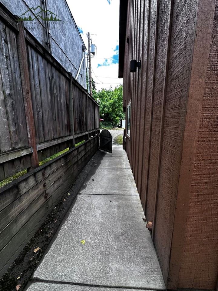 736 E 18th Ave - Photo 6 of 7
