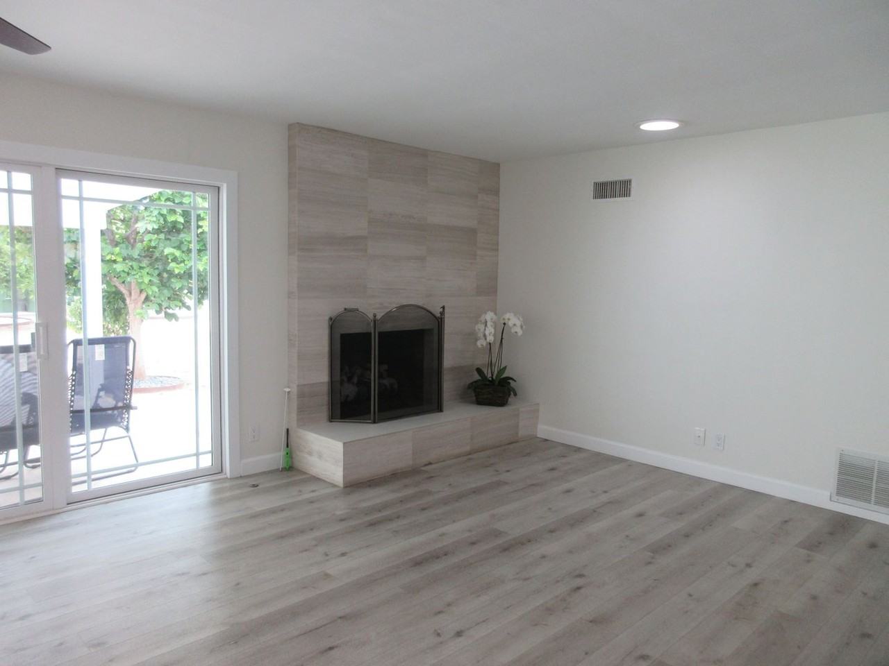 10914 Canby Ave - Photo 2 of 30