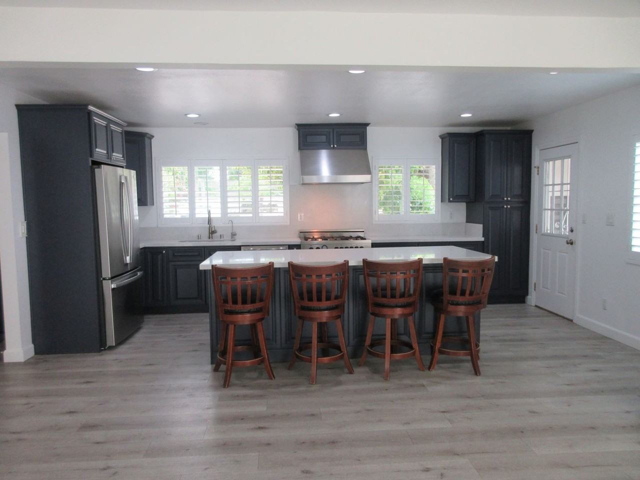 10914 Canby Ave - Photo 4 of 30
