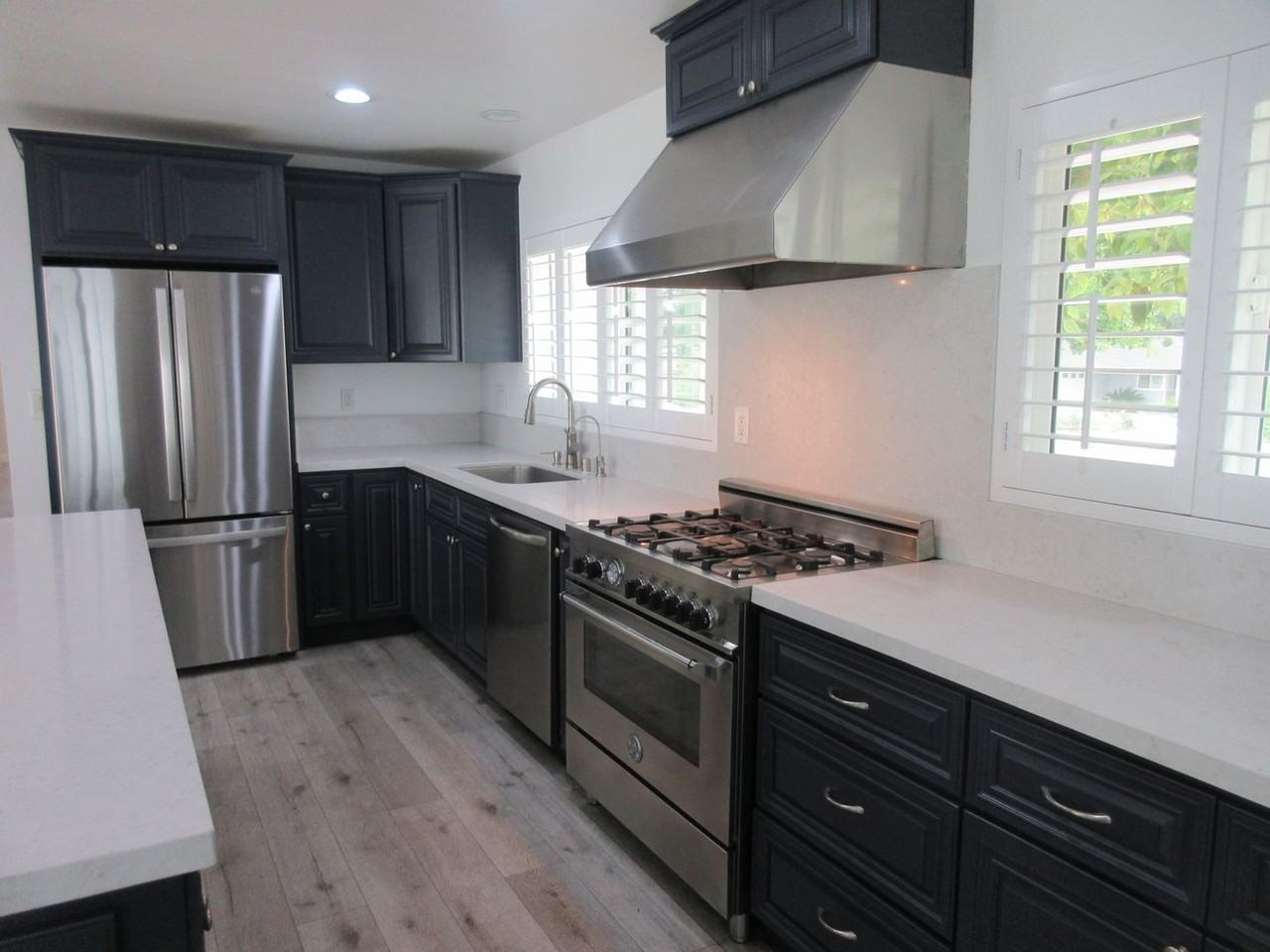 10914 Canby Ave - Photo 6 of 30