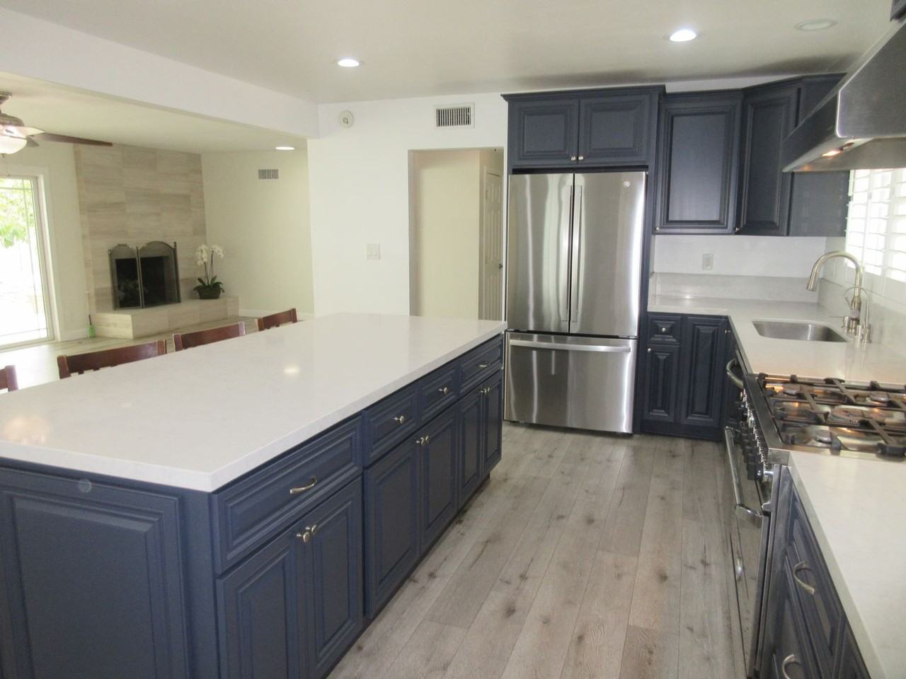 10914 Canby Ave - Photo 7 of 30