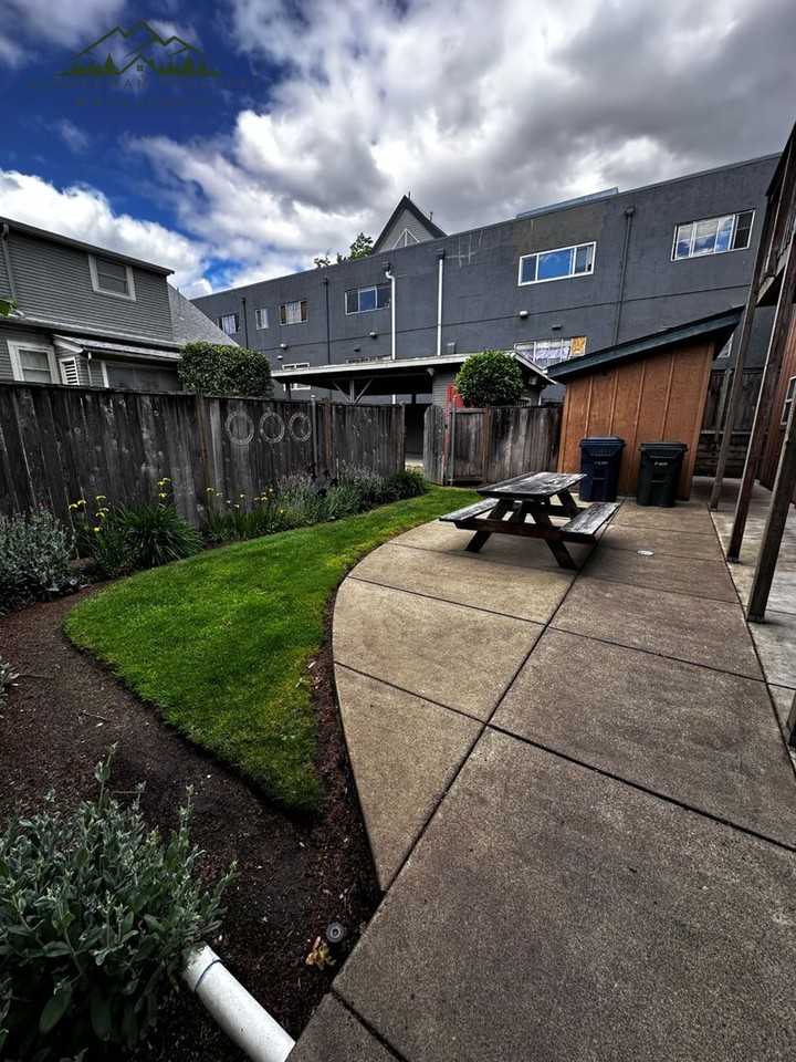 738 E 18th Ave - Photo 6 of 9