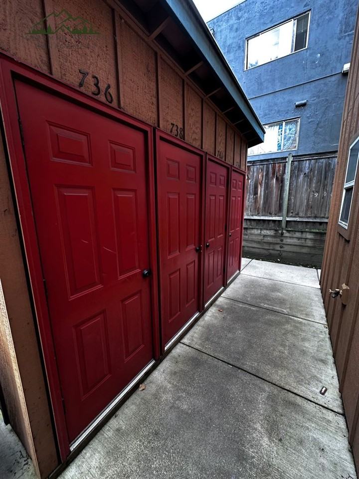 738 E 18th Ave - Photo 7 of 9