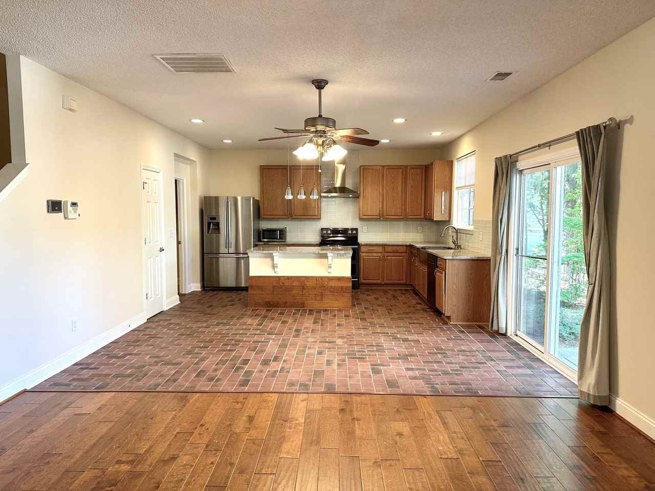105 Cranberry Ct - Photo 5 of 28
