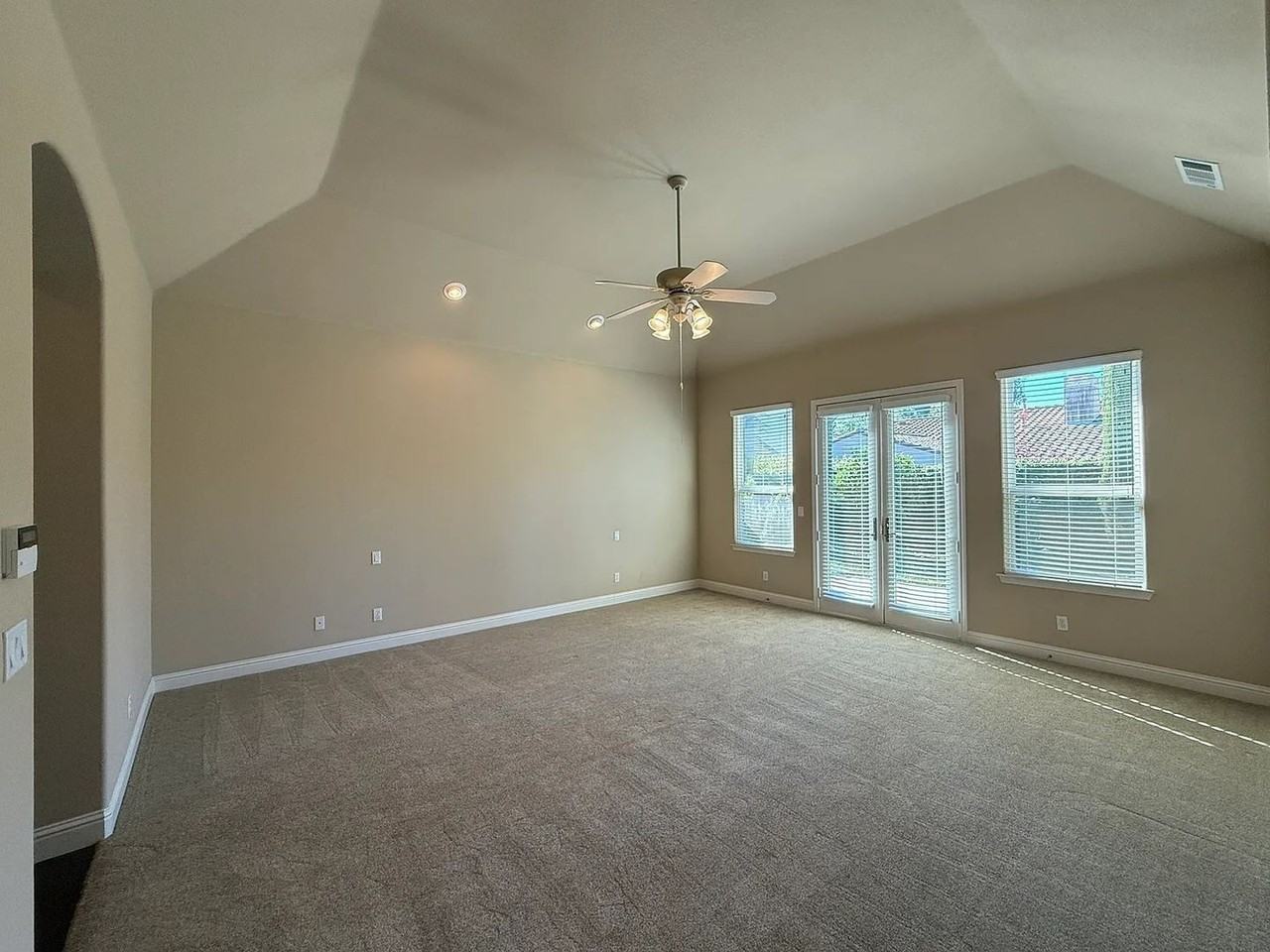 1367 E Glenlake Ln - Photo 3 of 18
