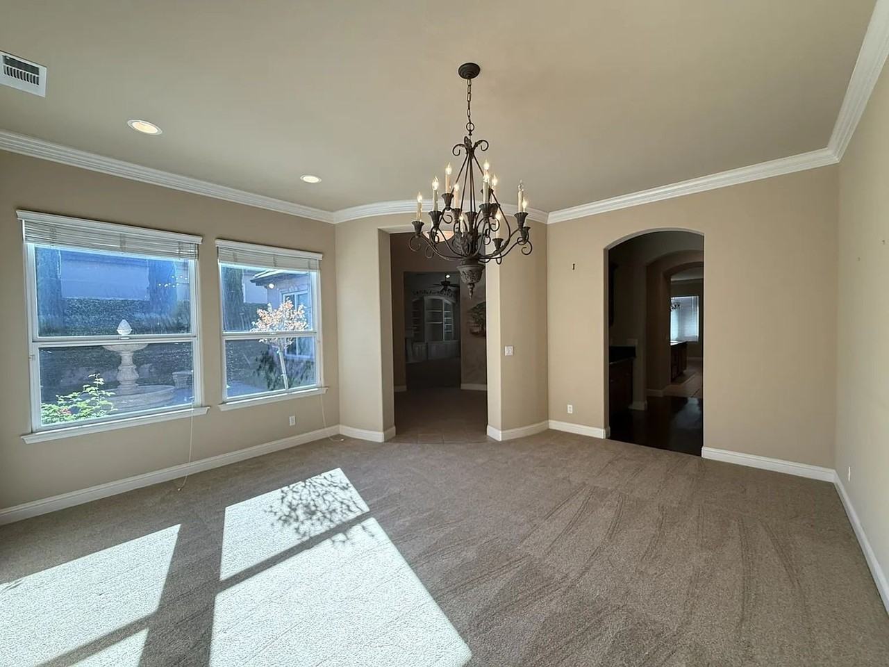 1367 E Glenlake Ln - Photo 4 of 18