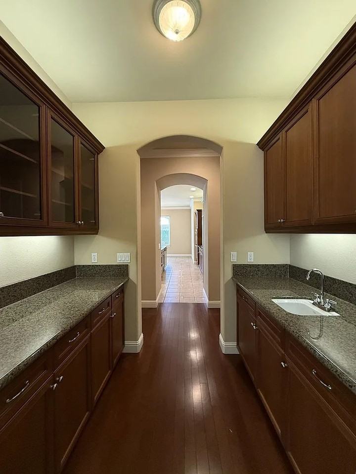 1367 E Glenlake Ln - Photo 7 of 18