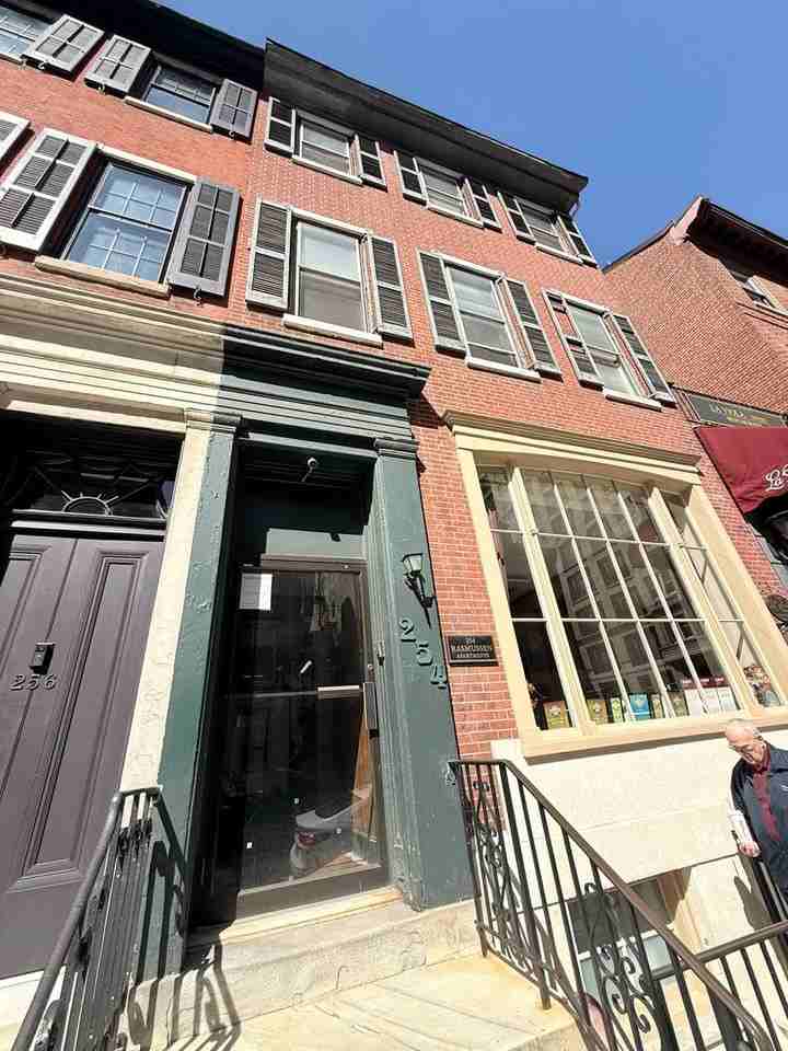 252 S 16th St
