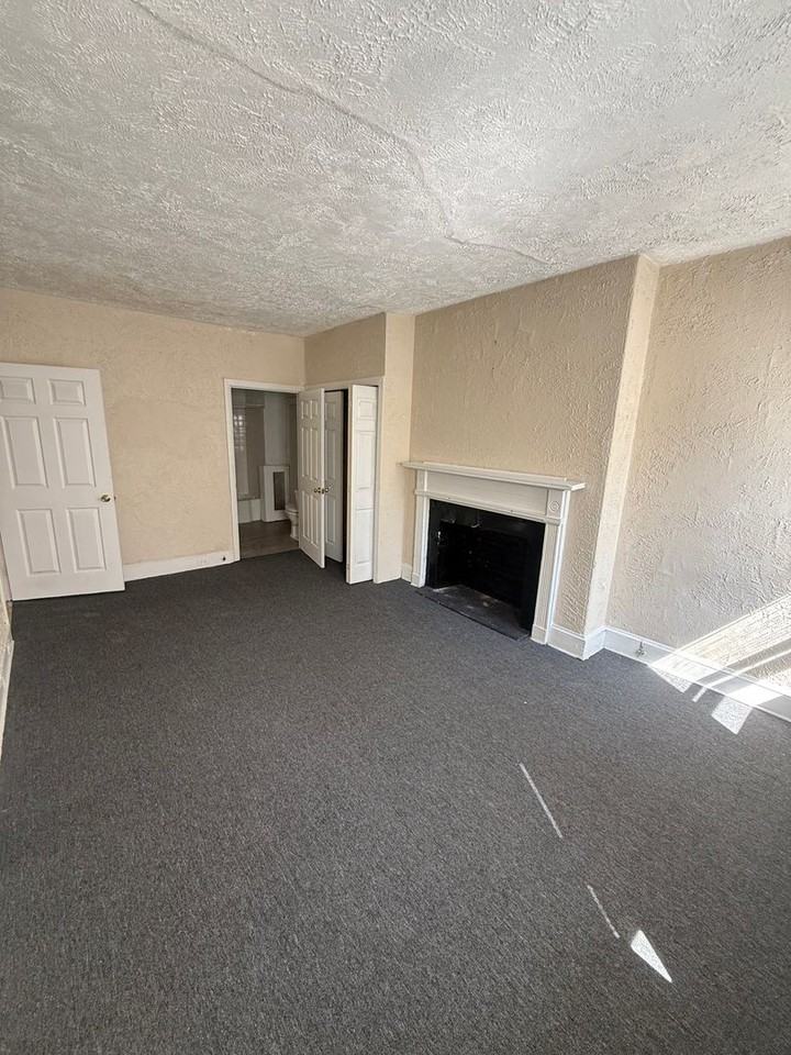 252 S 16th St - Photo 3 of 7