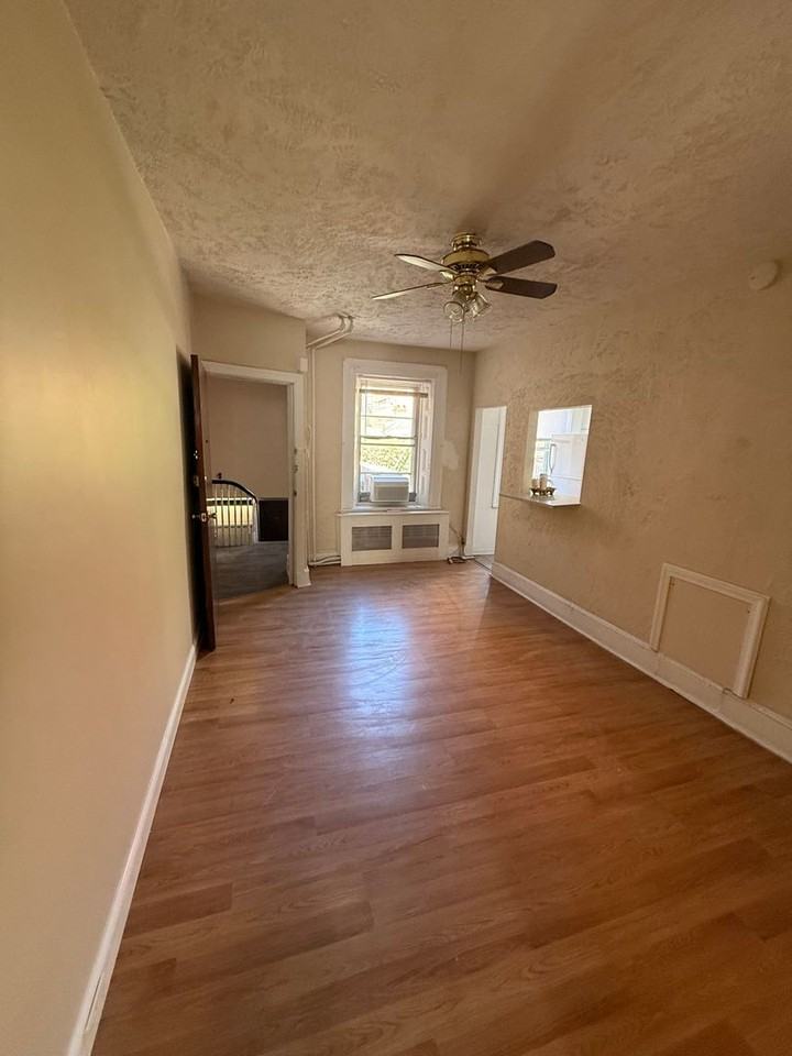 252 S 16th St - Photo 4 of 7