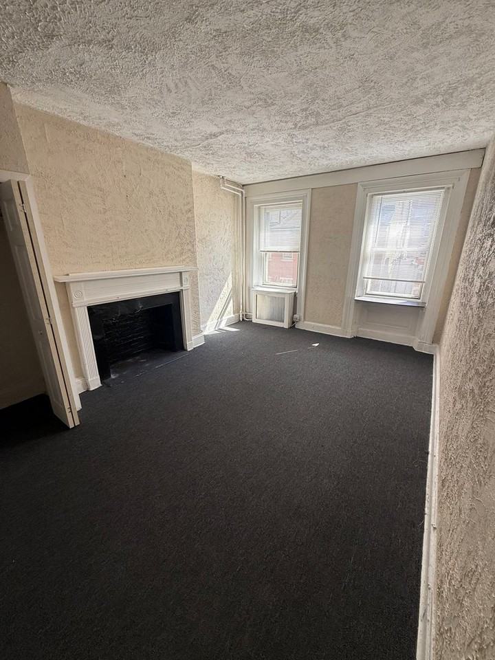 252 S 16th St - Photo 6 of 7
