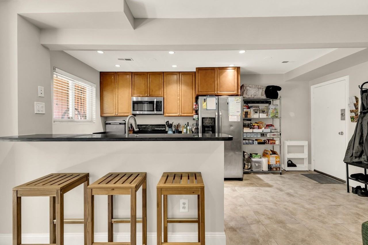 1384 Bryant St Ne - Photo 3 of 23