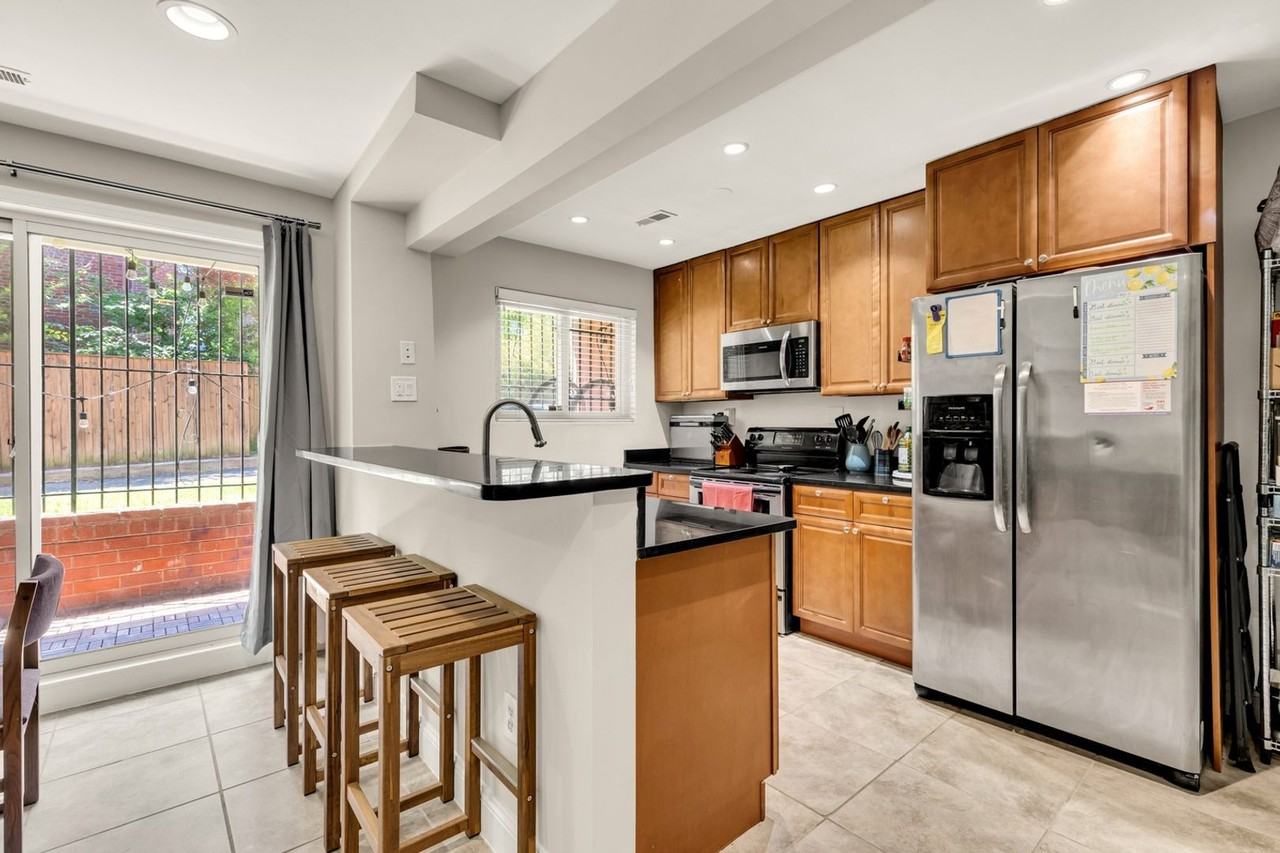 1384 Bryant St Ne - Photo 5 of 23