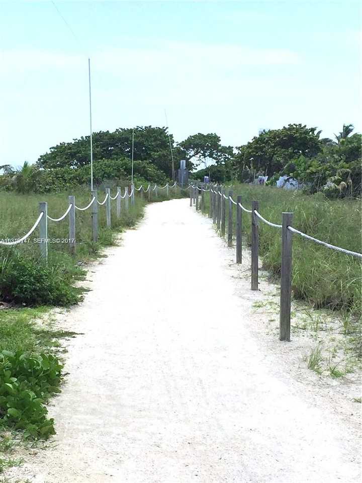 8888 Collins Ave - Photo 2 of 9