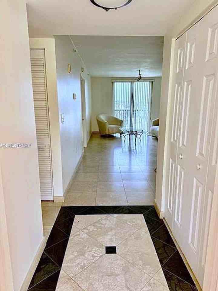 8888 Collins Ave - Photo 4 of 9