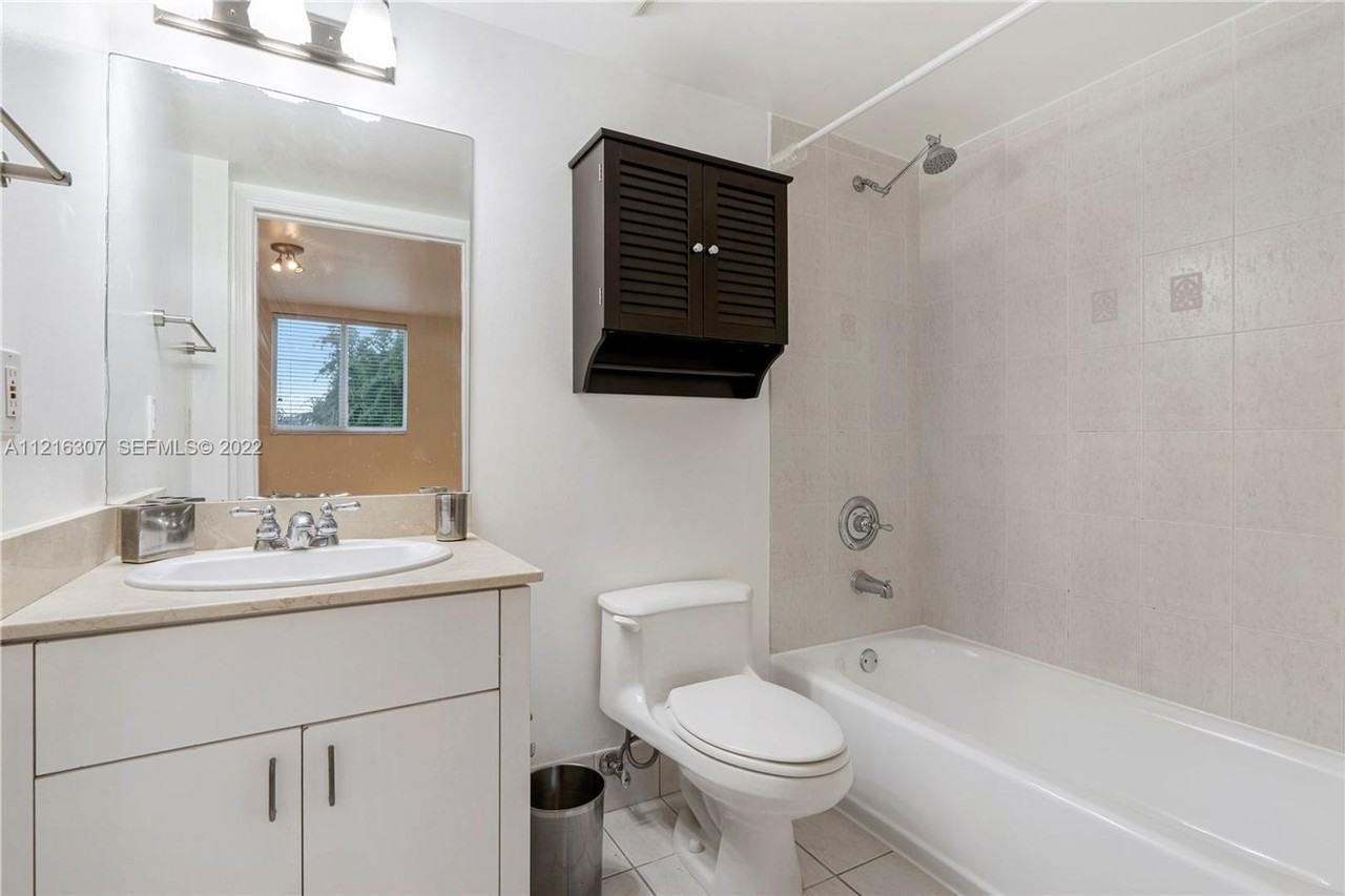 8888 Collins Ave - Photo 6 of 9