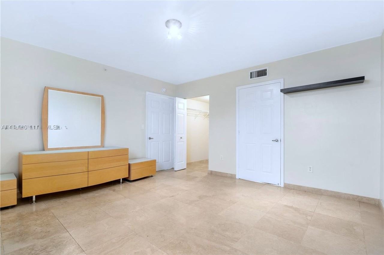 8888 Collins Ave - Photo 7 of 9