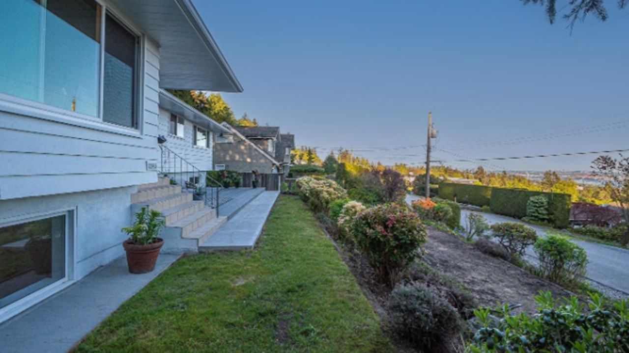 1895 Rosebery Avenue - Photo 6 of 19