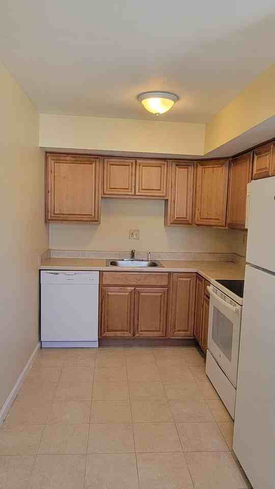 60 Reliance Ct #1 - Photo 2 of 16