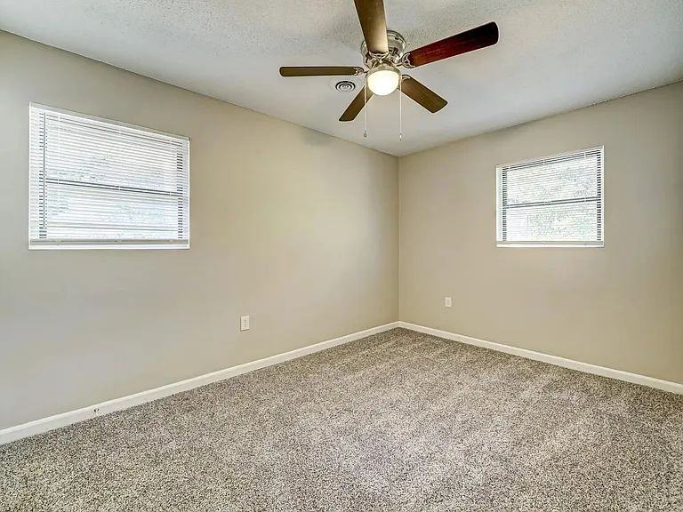 1100 Hudson St #NA - Photo 2 of 5