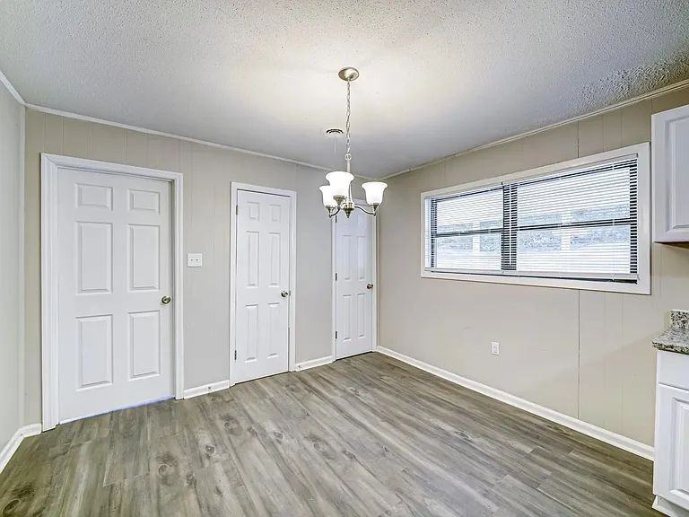 1100 Hudson St #NA - Photo 5 of 5