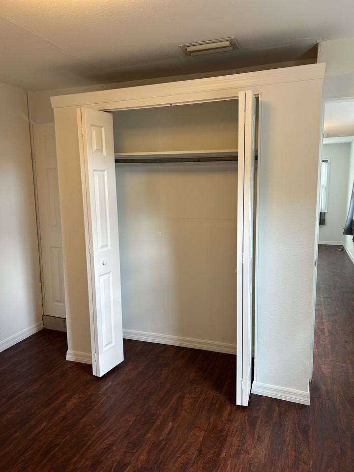 3016 W Arch St - Photo 2 of 9
