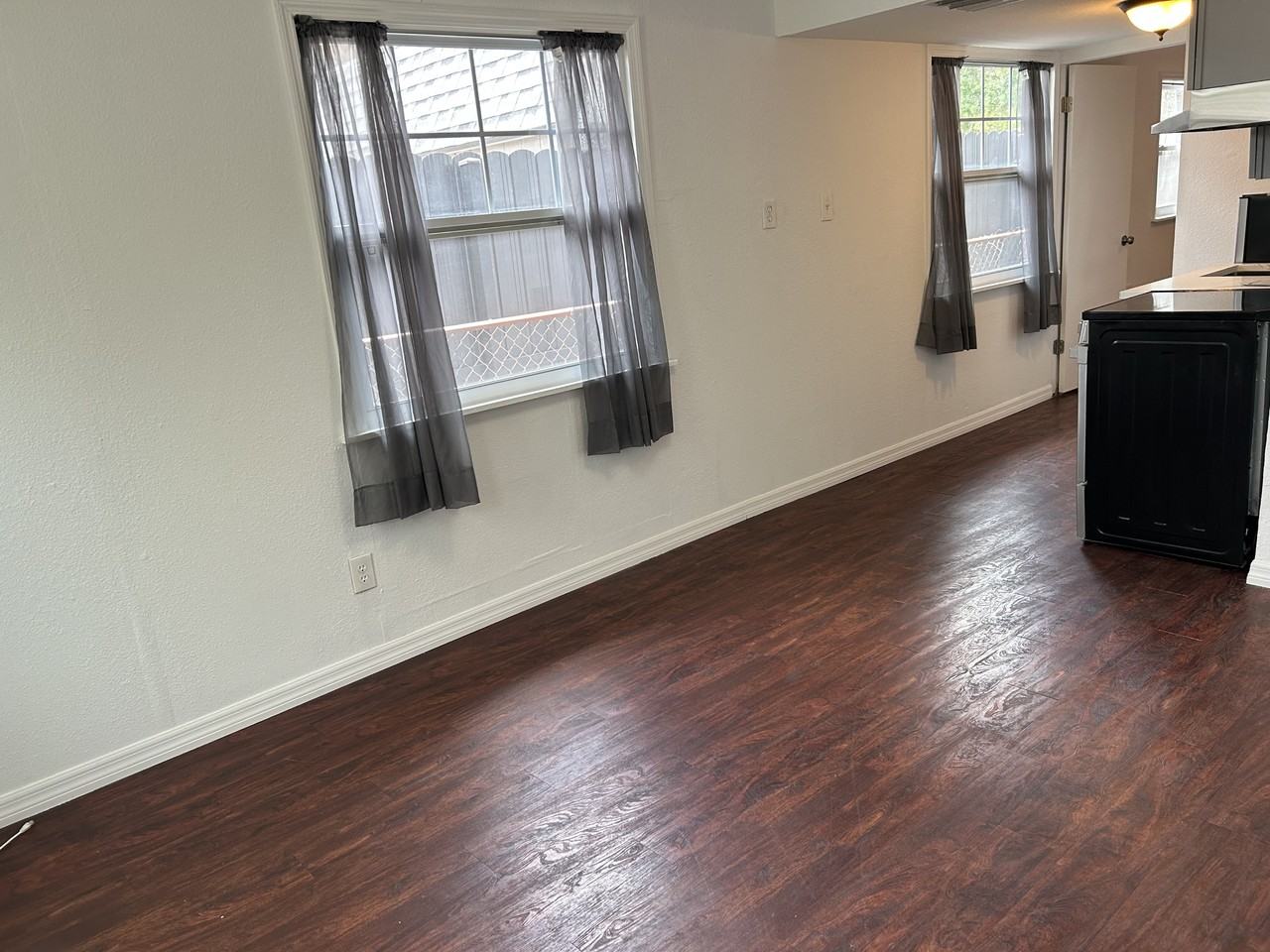 3016 W Arch St - Photo 6 of 9