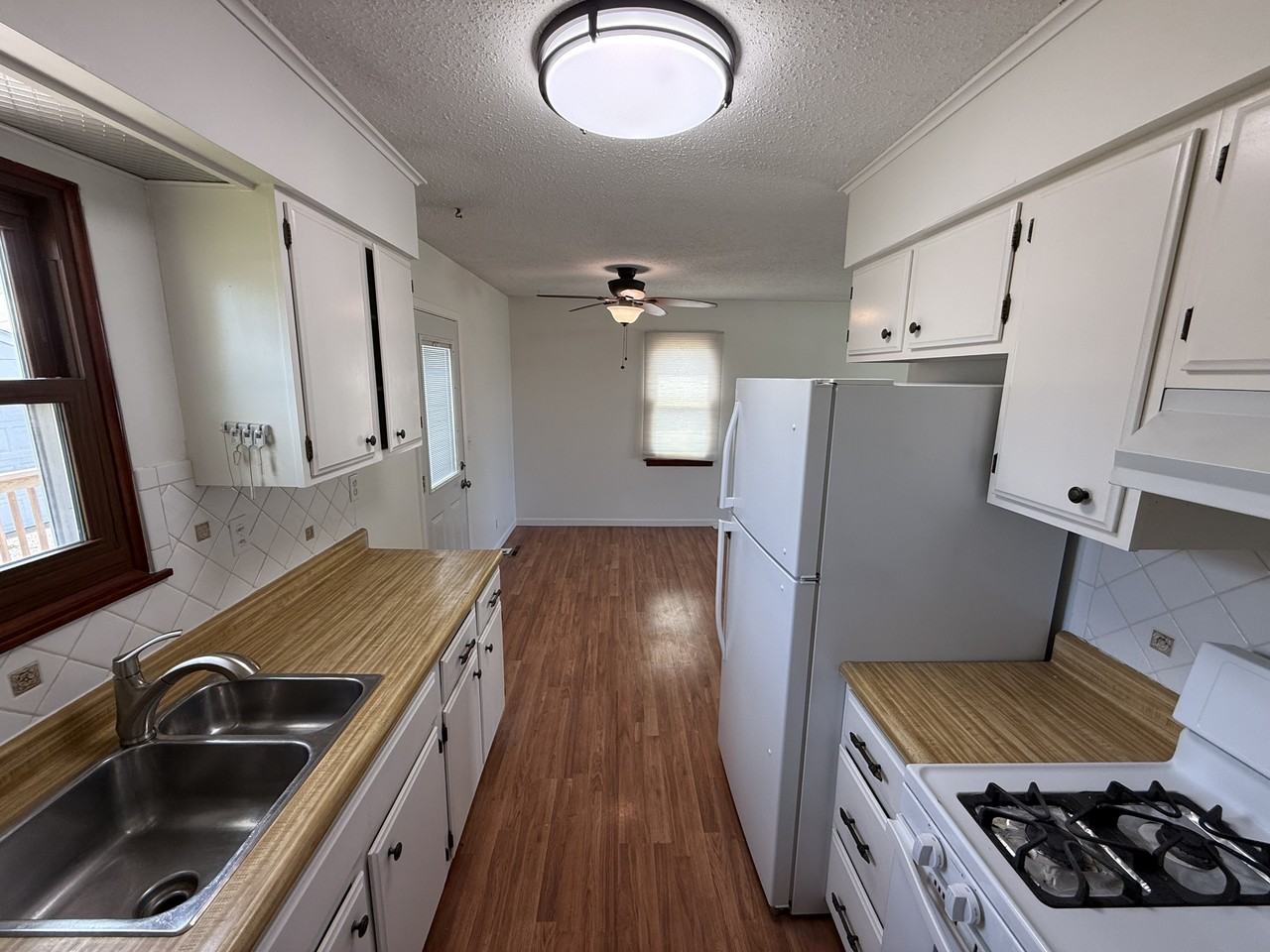 1403 Emerald Dr #NA - Photo 4 of 32