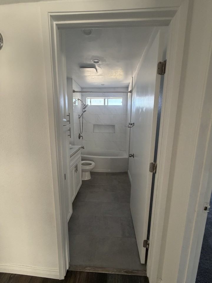 12403 Julian Ave #206 - Photo 4 of 20