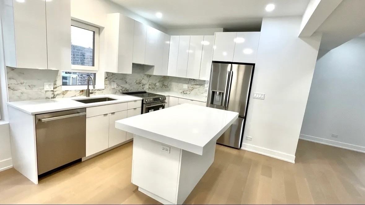5937 N Fairfield Ave #2 - Photo 3 of 11