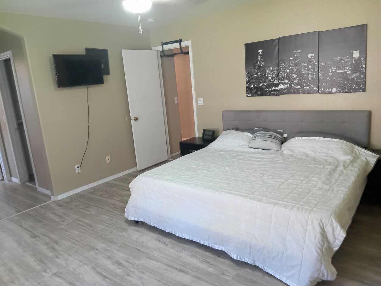 9014 West Cambridge Avenue - Photo 3 of 9