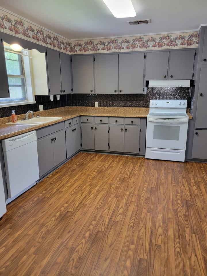 407 Daniels St - Photo 3 of 14
