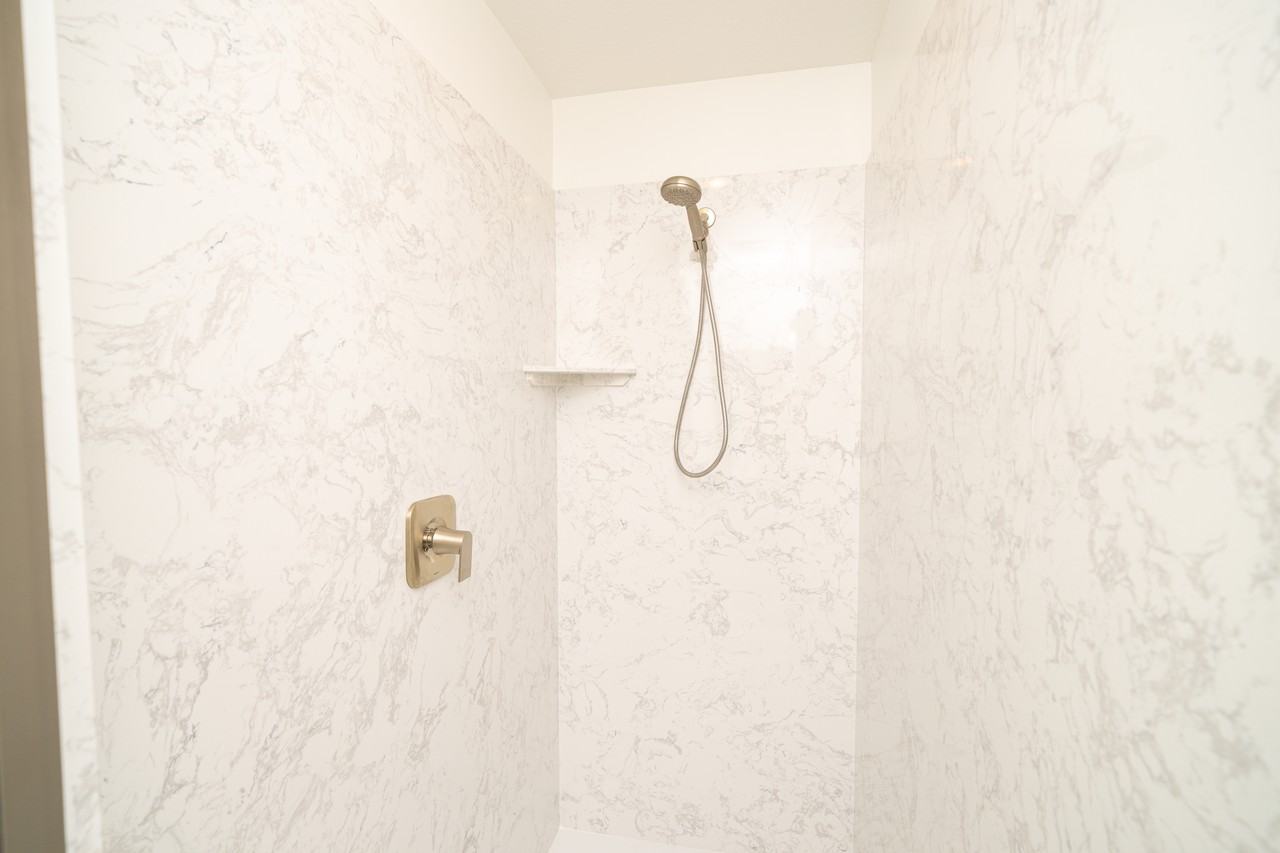 626 En, Unitbedroom - Photo 7 of 12