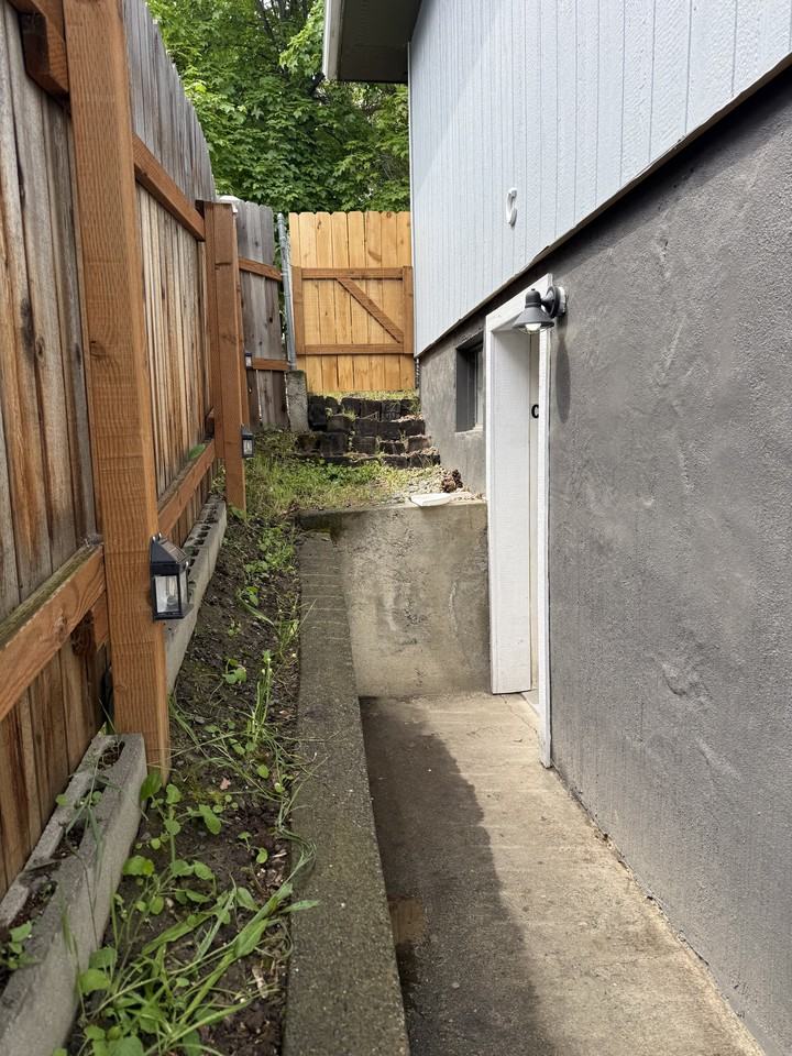 616 S Harrison St #C - Photo 2 of 11