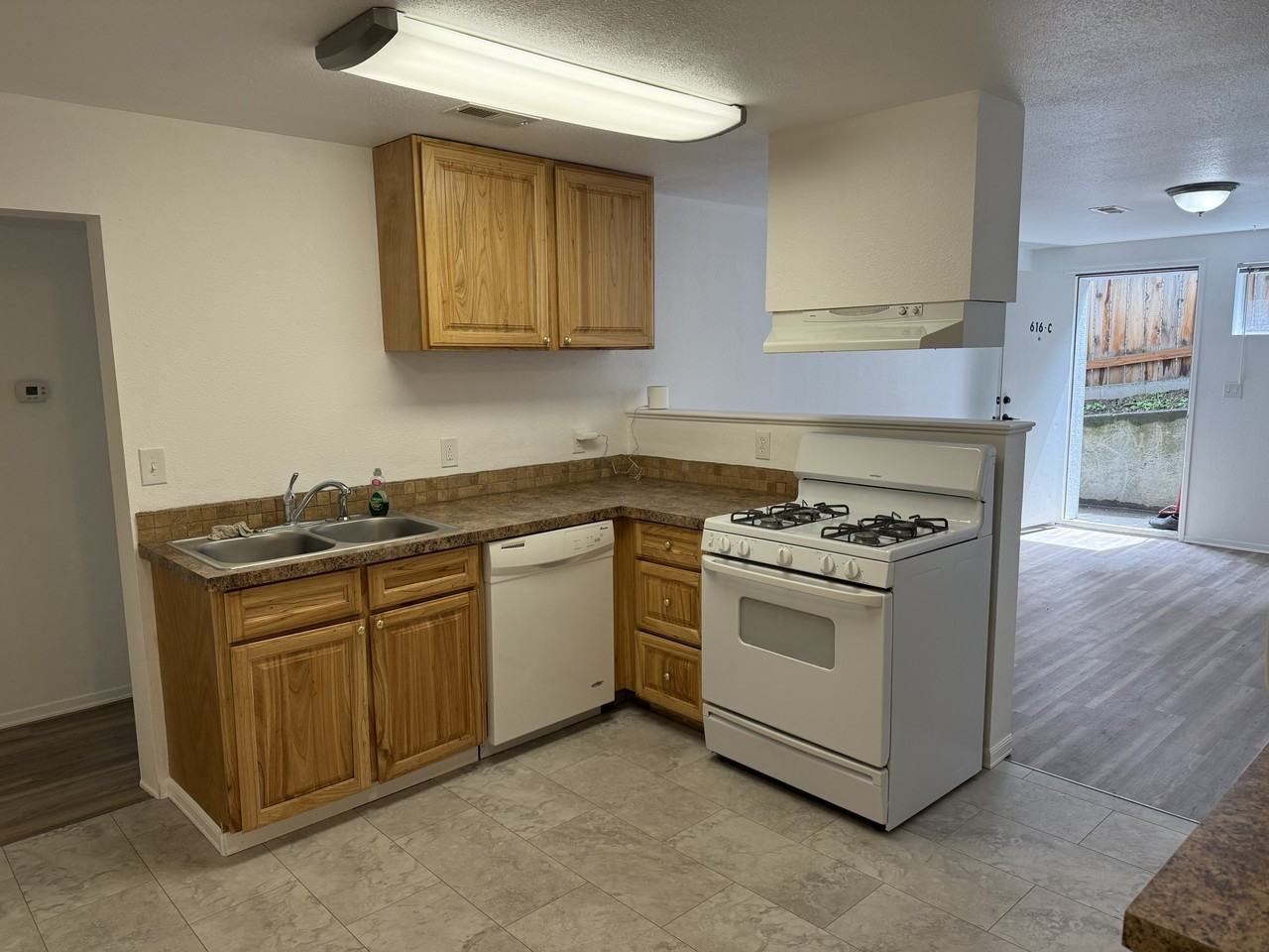 616 S Harrison St #C - Photo 5 of 11